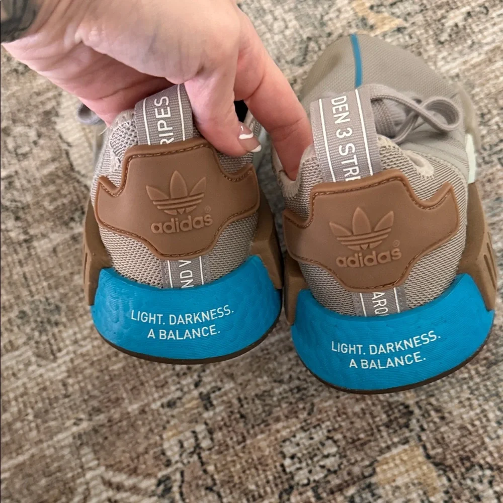 Adidas Star Wars Limited edition NMD R1 in Beige and Aqua - Picture 2 of 3